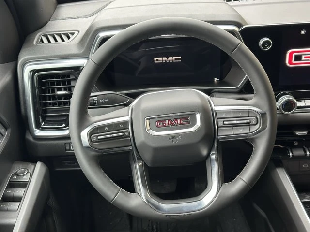 2026 GMC Canyon Elevation, černá, 4 km, dovoz Kanada — foto 11 z 20