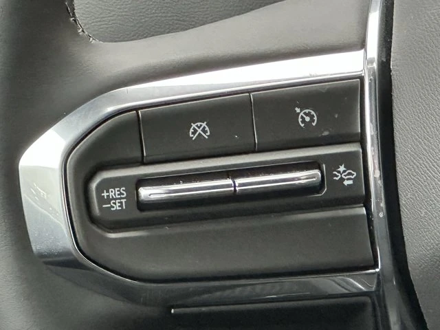 2026 GMC Canyon Elevation, černá, 4 km, dovoz Kanada — foto 12 z 20