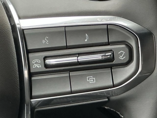 2026 GMC Canyon Elevation, černá, 4 km, dovoz Kanada — foto 13 z 20