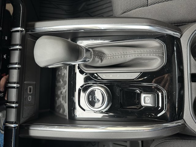 2026 GMC Canyon Elevation, černá, 4 km, dovoz Kanada — foto 16 z 20