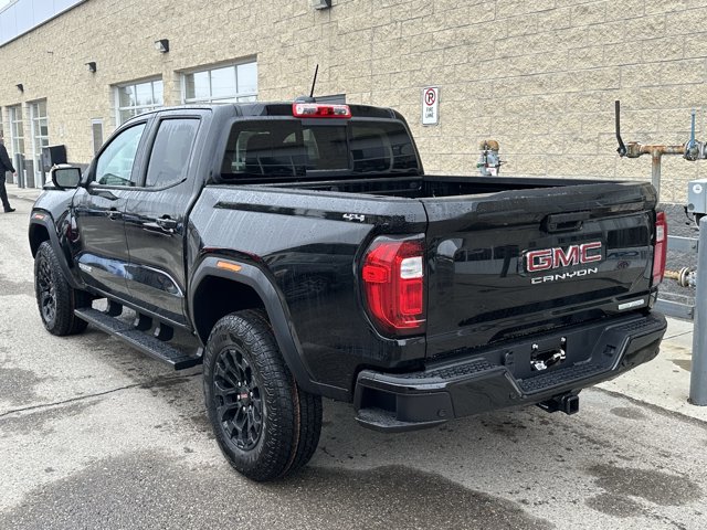 2026 GMC Canyon Elevation, černá, 4 km, dovoz Kanada — foto 4 z 20