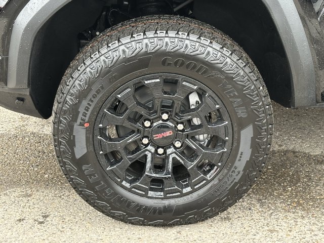 2026 GMC Canyon Elevation, černá, 4 km, dovoz Kanada — foto 8 z 20