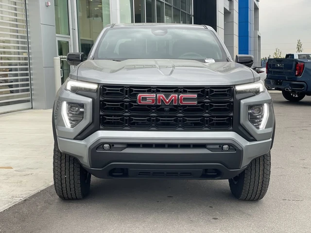 2026 GMC Canyon Elevation, stříbrná, 8 km, dovoz Kanada — foto 3 z 20
