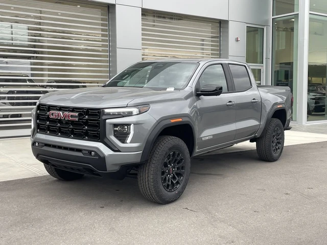 2026 GMC Canyon Elevation, stříbrná, 8 km, dovoz Kanada — foto 7 z 20