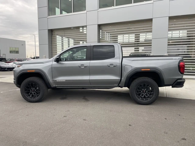 2026 GMC Canyon Elevation, stříbrná, 8 km, dovoz Kanada — foto 8 z 20