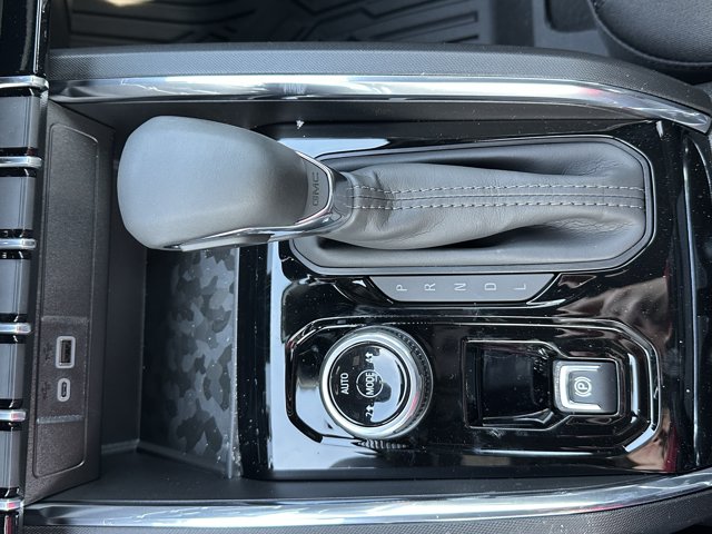 2026 GMC Canyon Elevation, černá, 4 km, dovoz Kanada — foto 16 z 20