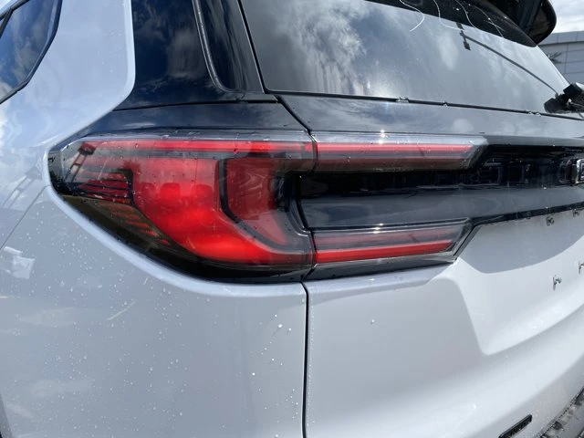 2026 GMC Acadia Elevation, bílá, 5 km, dovoz Kanada — foto 11 z 20