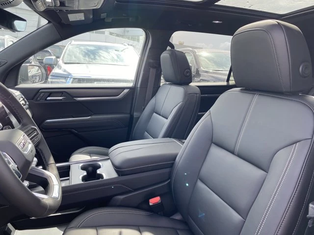 2026 GMC Acadia Elevation, bílá, 5 km, dovoz Kanada — foto 13 z 20