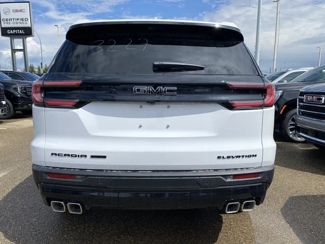 2026 GMC Acadia Elevation, bílá, 5 km, dovoz Kanada — foto 5 z 20