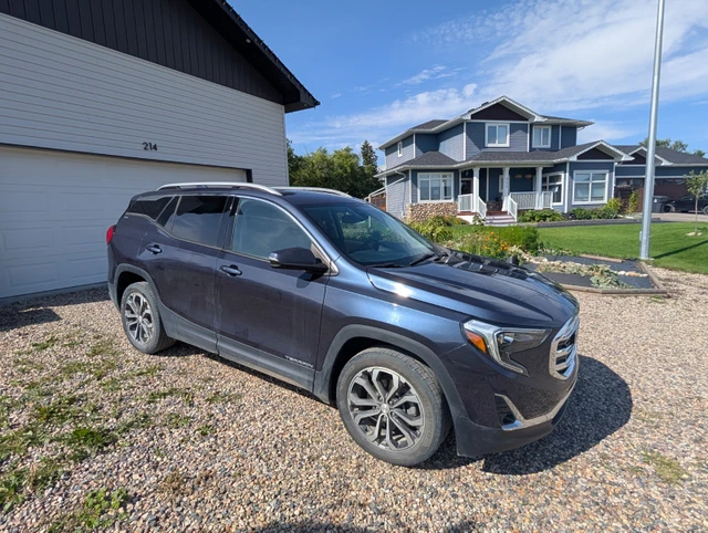 2019 GMC Terrain SLT, modrá, 155 000 km, dovoz Kanada — foto 3 z 5