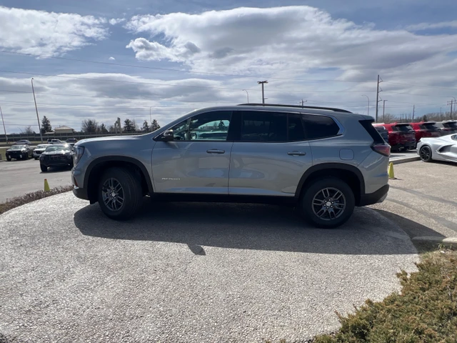 2026 GMC Acadia Elevation, šedá, 8 km, dovoz Kanada — foto 2 z 4