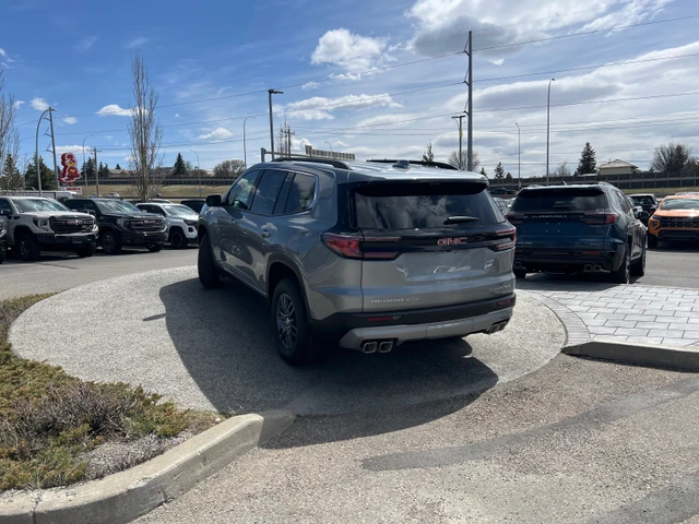 2026 GMC Acadia Elevation, šedá, 8 km, dovoz Kanada — foto 3 z 4