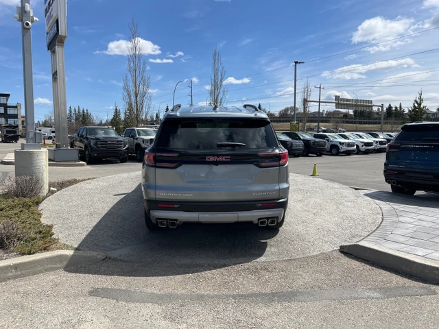2026 GMC Acadia Elevation, šedá, 8 km, dovoz Kanada — foto 4 z 4