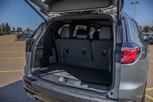2027 GMC Acadia Elevation, šedá, 15 km, dovoz Kanada — foto 7 z 20