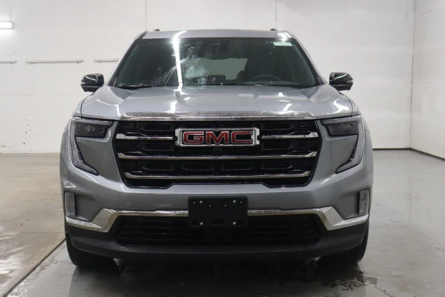 2026 GMC Acadia Elevation, stříbrná, 500 km, dovoz Kanada — foto 3 z 5