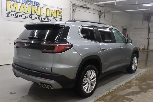 2026 GMC Acadia Elevation, stříbrná, 500 km, dovoz Kanada — foto 5 z 5