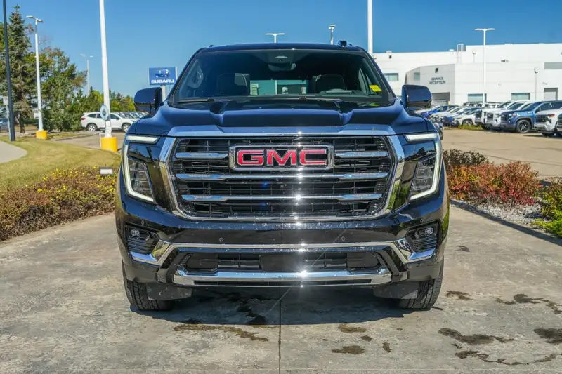 2026 GMC Yukon Elevation, černá, 272 km, dovoz Kanada — foto 7 z 12