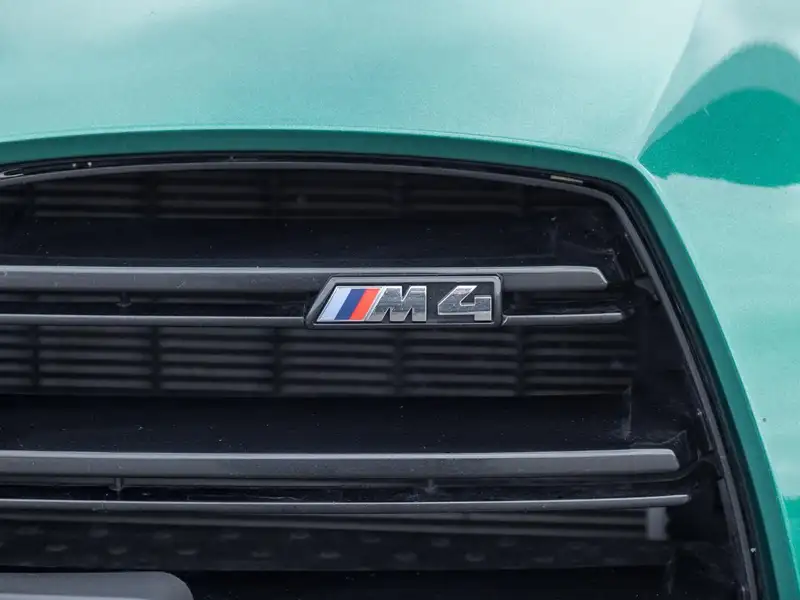 2025 BMW M4 PREMIUM PACKAGE, zelená, 42 703 km, dovoz Kanada — foto 3 z 12