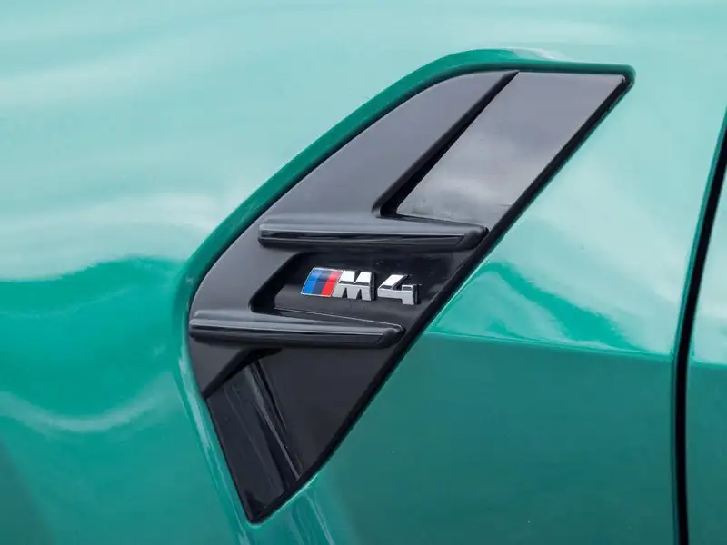 2025 BMW M4 PREMIUM PACKAGE, zelená, 42 703 km, dovoz Kanada — foto 7 z 12
