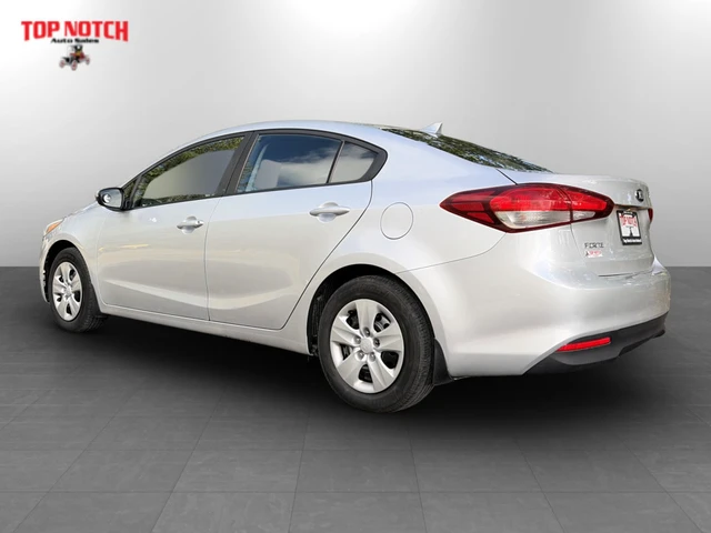 2017 Kia Forte LX, stříbrná, 105 484 km, dovoz Kanada — foto 3 z 14