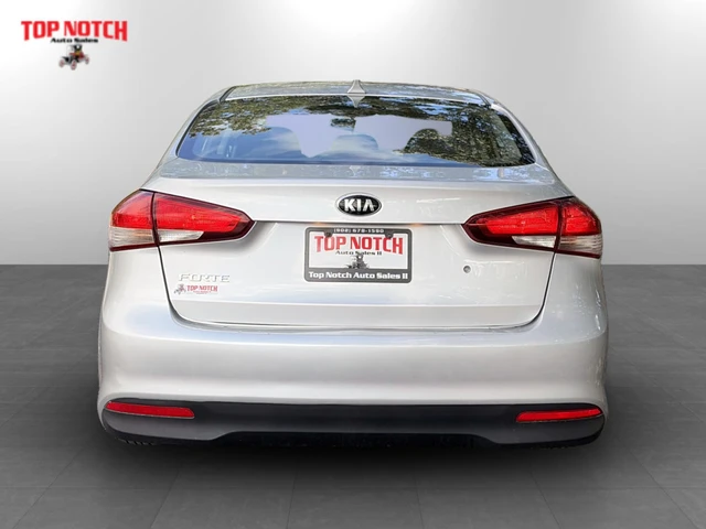 2017 Kia Forte LX, stříbrná, 105 484 km, dovoz Kanada — foto 5 z 14
