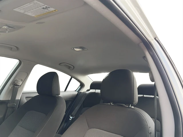 2017 Kia Forte LX, stříbrná, 105 484 km, dovoz Kanada — foto 8 z 14