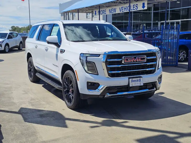 2026 GMC Yukon Elevation, bílá, dovoz Kanada — foto 2 z 12