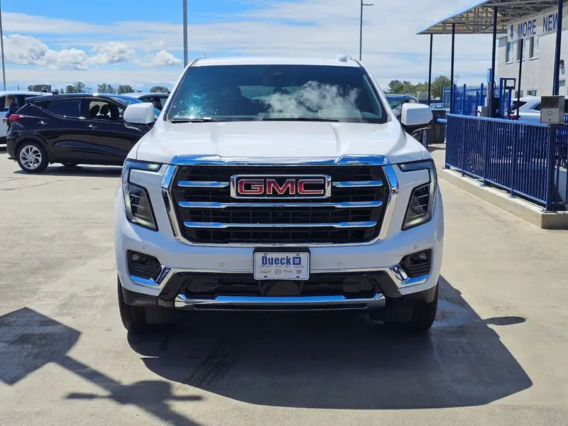 2026 GMC Yukon Elevation, bílá, dovoz Kanada — foto 3 z 12