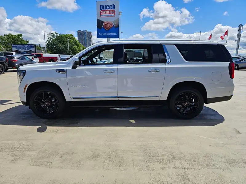 2026 GMC Yukon Elevation, bílá, dovoz Kanada — foto 5 z 12