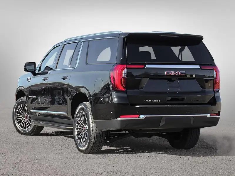 2026 GMC Yukon Elevation, černá, 22 km, dovoz Kanada — foto 4 z 10