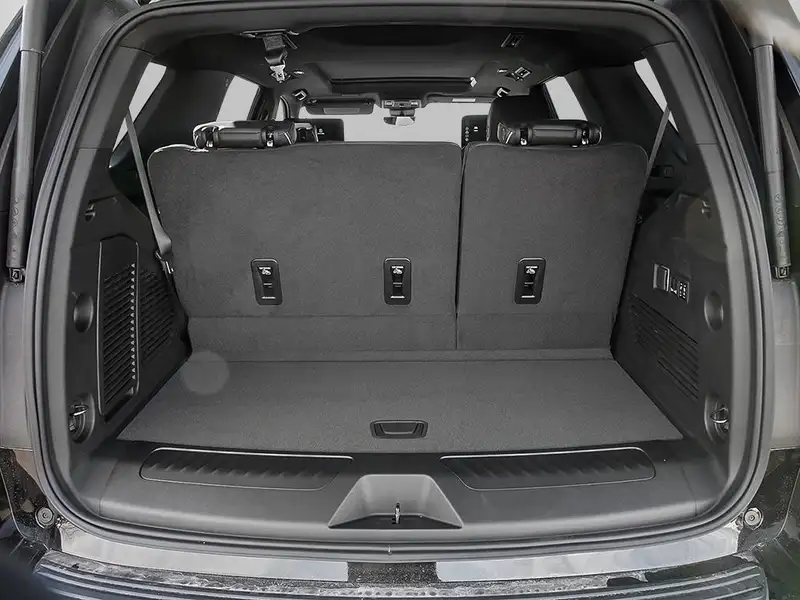 2026 GMC Yukon Elevation, černá, 22 km, dovoz Kanada — foto 7 z 12