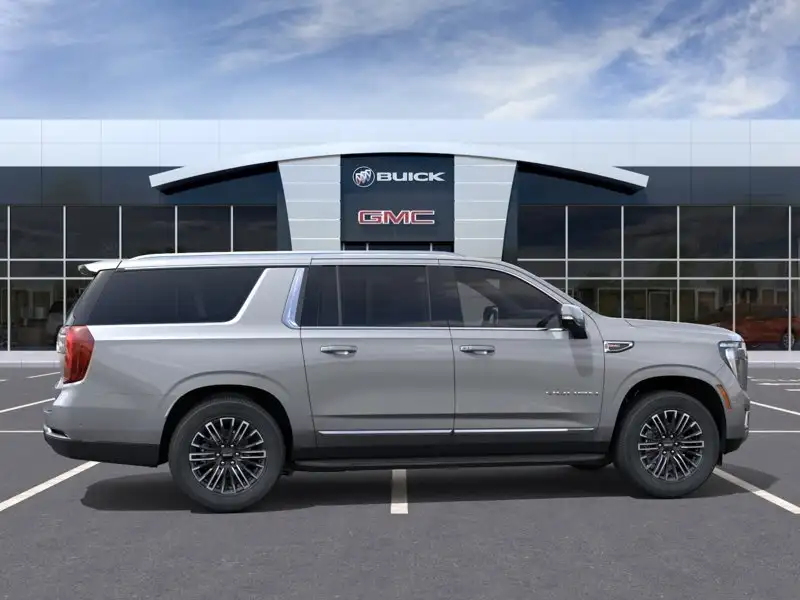 2026 GMC Yukon Elevation, šedá, 26 km, dovoz Kanada — foto 5 z 12