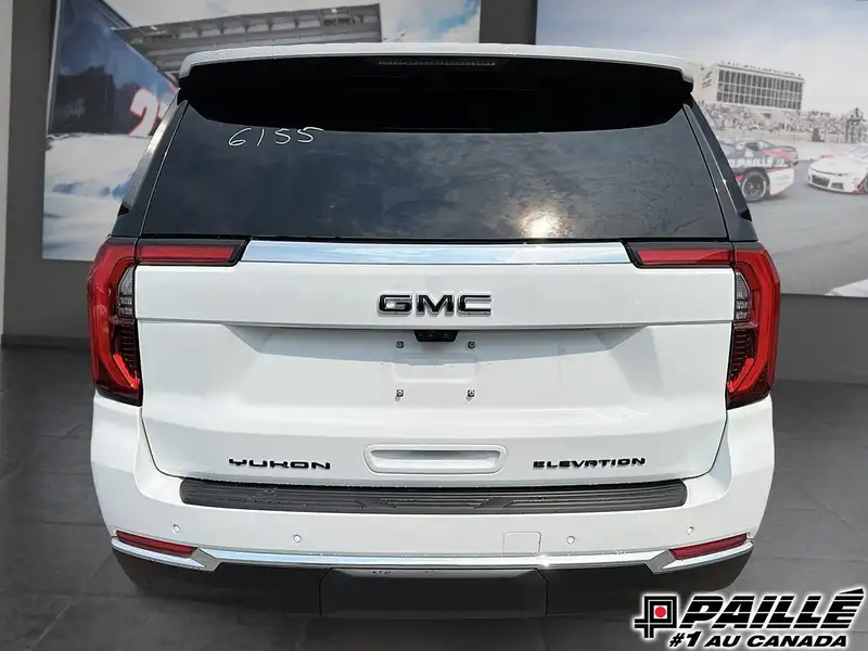 2026 GMC Yukon Elevation, bílá, 8 km, dovoz Kanada — foto 4 z 9