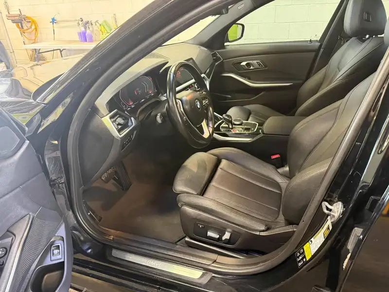 2020 BMW 3 Series xDrive, 150 640 km, dovoz Kanada — foto 8 z 12