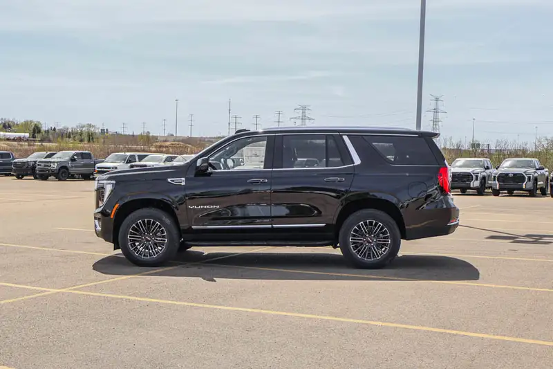 2026 GMC Yukon Elevation, černá, 15 km, dovoz Kanada — foto 5 z 12