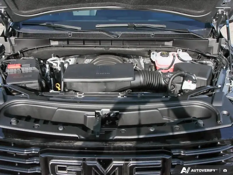 2026 GMC Yukon Elevation, šedá, 14 km, dovoz Kanada — foto 11 z 12