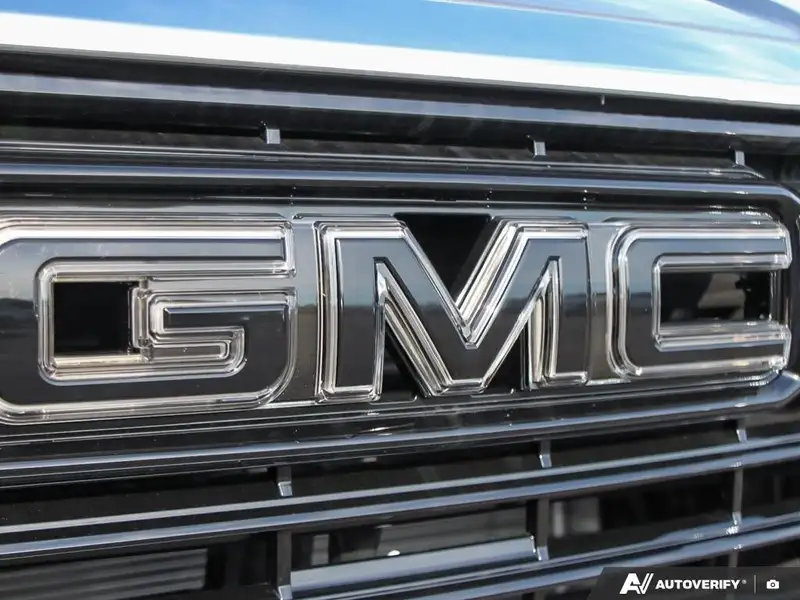 2026 GMC Yukon Elevation, šedá, 14 km, dovoz Kanada — foto 12 z 12