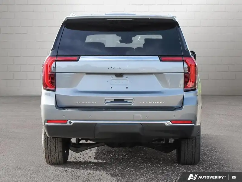 2026 GMC Yukon Elevation, šedá, 14 km, dovoz Kanada — foto 4 z 12