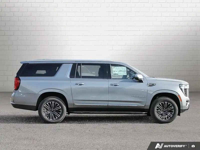 2026 GMC Yukon Elevation, šedá, 14 km, dovoz Kanada — foto 6 z 12
