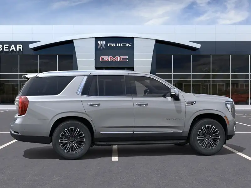 2026 GMC Yukon Elevation, stříbrná, 7 km, dovoz Kanada — foto 5 z 12