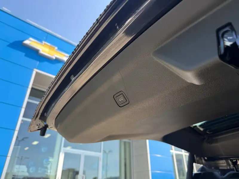 2026 GMC Yukon Elevation, šedá, 1 km, dovoz Kanada — foto 8 z 12