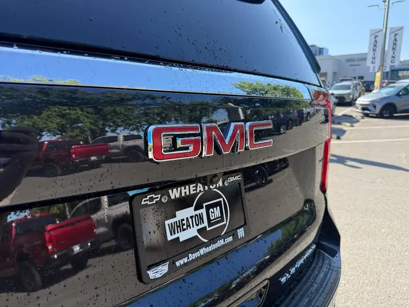 2026 GMC Yukon Elevation, šedá, 1 km, dovoz Kanada — foto 9 z 12