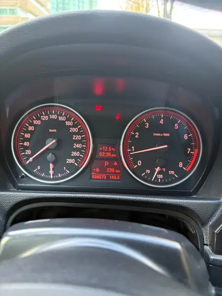 2011 BMW 3 Series Single Owner, lady driven, bílá, 97 000 km, dovoz Kanada — foto 5 z 10