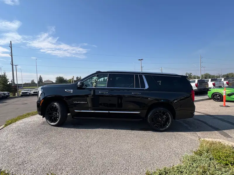 2026 GMC Yukon Elevation, černá, 0 km, dovoz Kanada — foto 2 z 12