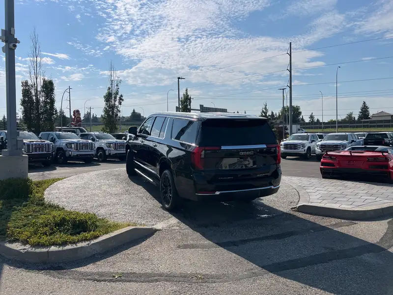 2026 GMC Yukon Elevation, černá, 0 km, dovoz Kanada — foto 3 z 12