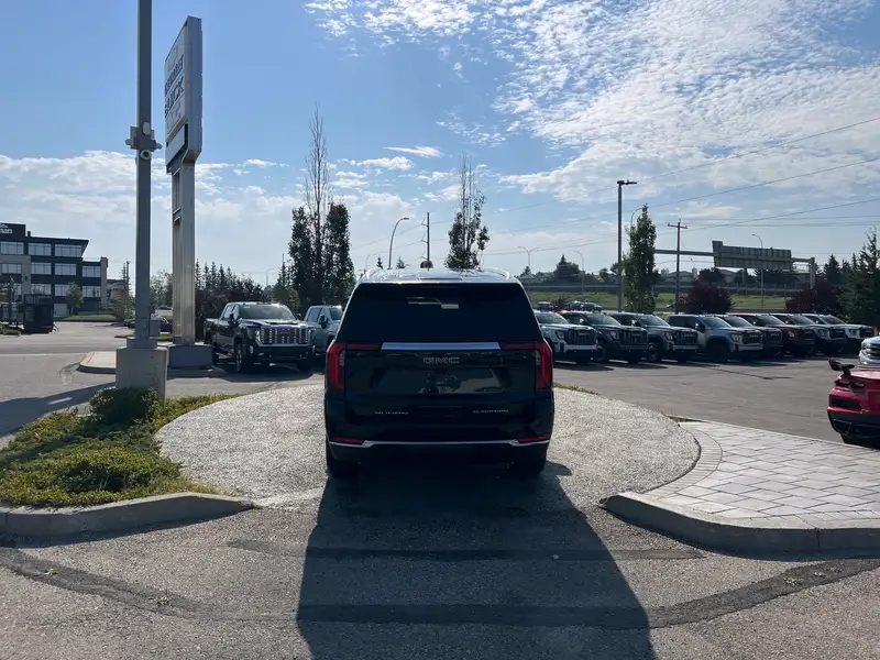 2026 GMC Yukon Elevation, černá, 0 km, dovoz Kanada — foto 4 z 12