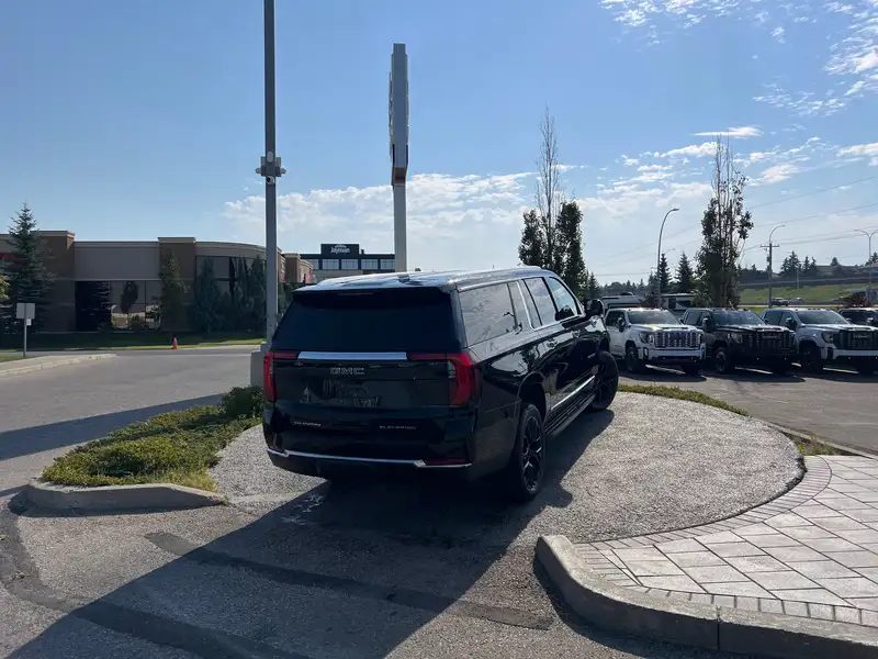 2026 GMC Yukon Elevation, černá, 0 km, dovoz Kanada — foto 5 z 12