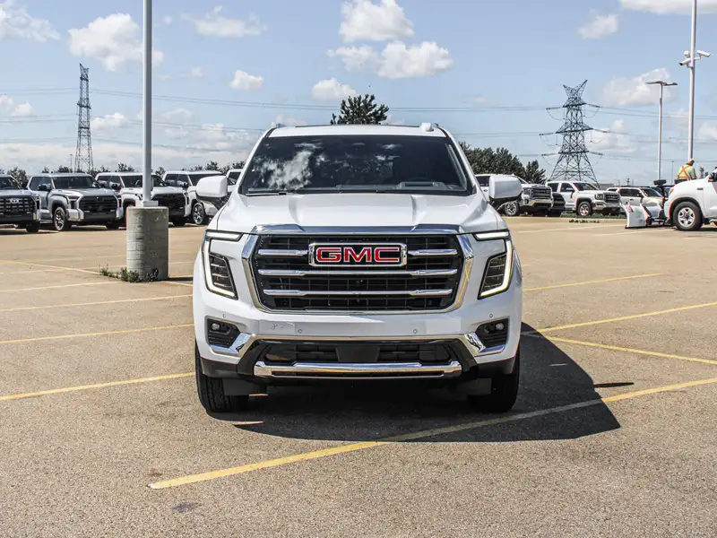 2026 GMC Yukon Elevation, bílá, 15 km, dovoz Kanada — foto 3 z 12