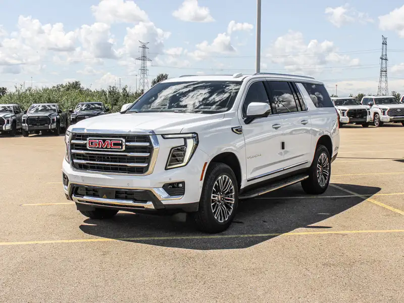 2026 GMC Yukon Elevation, bílá, 15 km, dovoz Kanada — foto 4 z 12