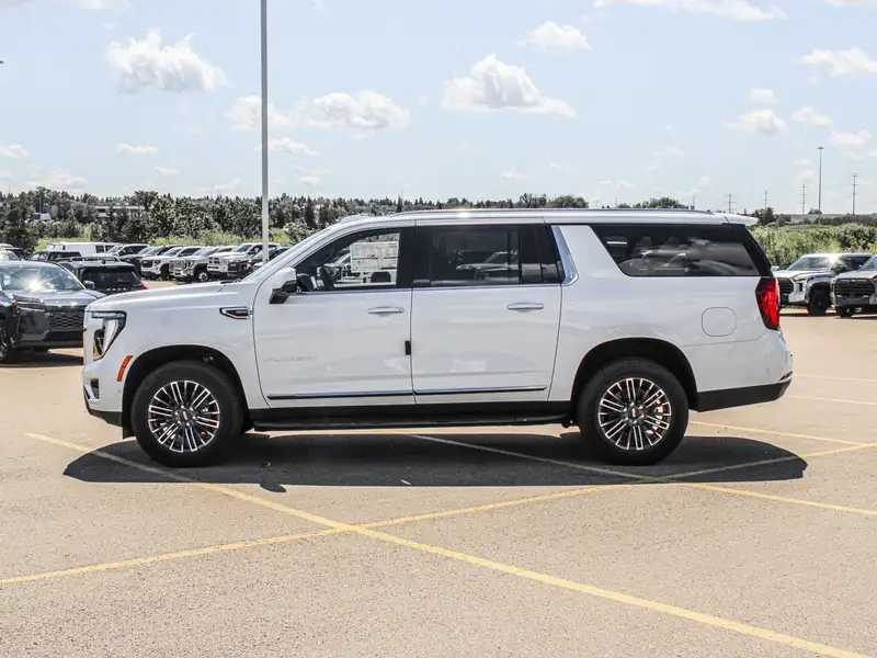 2026 GMC Yukon Elevation, bílá, 15 km, dovoz Kanada — foto 5 z 12